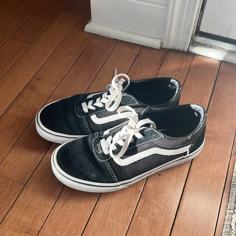 Classic Vans Low Top Sneakers